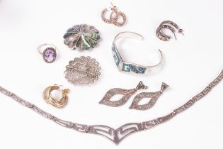 A quantity of silver jewellery, to include a pierced necklace and matching drop earrings,