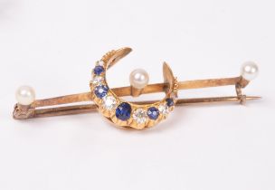 A gold knife-edge bar brooch set three cultured pearls,