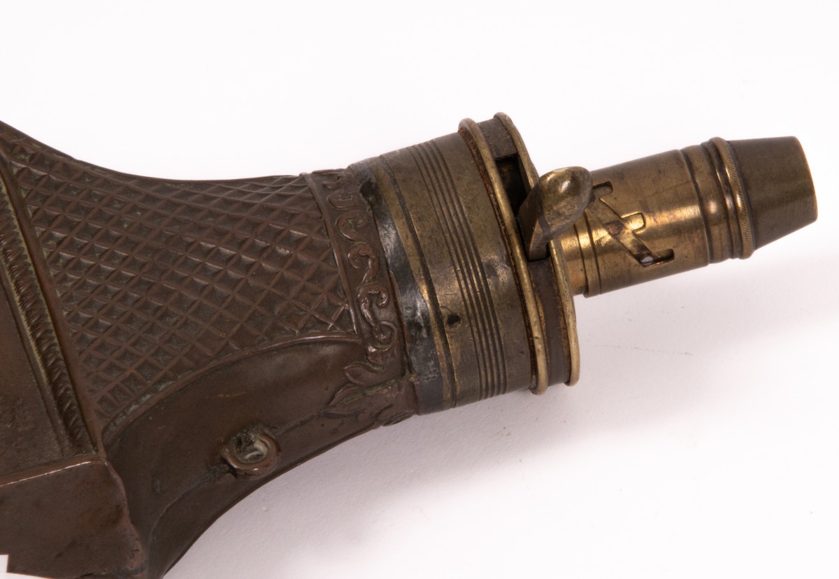 A 19th Century copper powder flask with diaper decoration and embossed central scene of a huntsman - Image 4 of 5