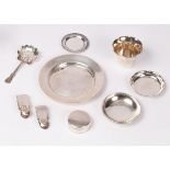 A small quantity of sterling silver including circular dish, trinket box, etc.