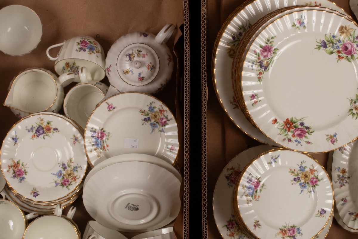 A Royal Worcester 'Roanoke' pattern part dinner and tea service, - Image 5 of 6