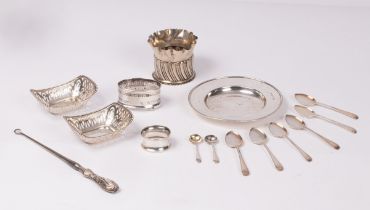 Sundry silver including a circular dish, Sheffield 1925, 14.