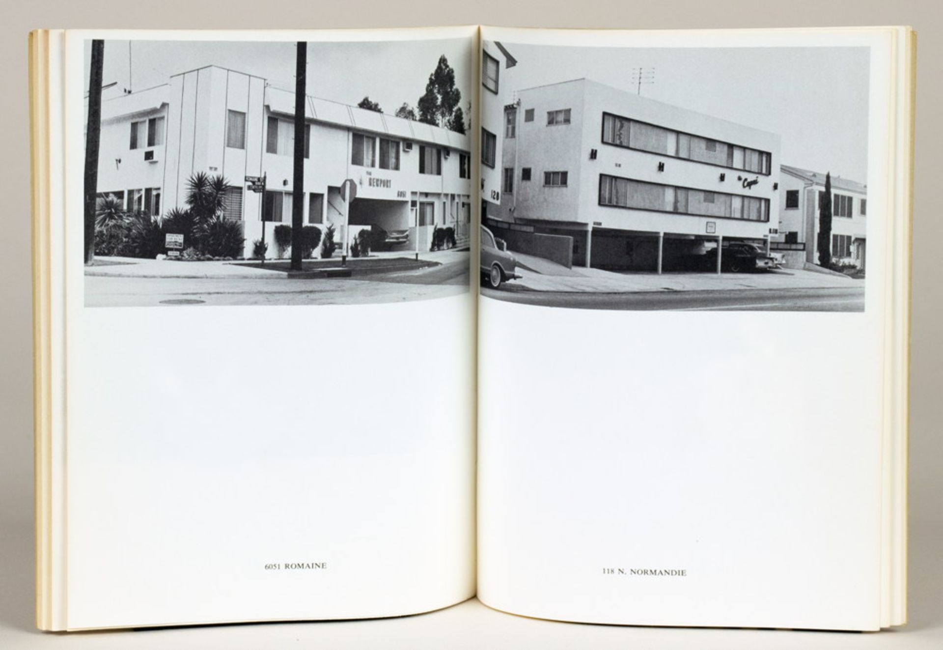 Ed Ruscha. Some Los Angeles Appartments. - Bild 2 aus 4