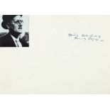 James Joyce. Eigenhändige Widmung »Yours sincerely« mit Unterschrift.