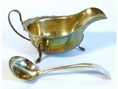 A 1939 Emile Viner silver gravy boat & ladle, 137.1g