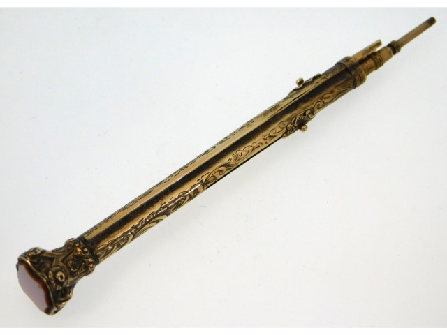 A Victorian yellow metal pen & pencil, electronica