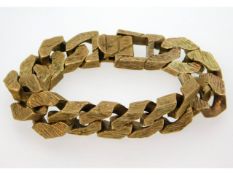 A substantial 9ct gold bracelet with bark effect, 8.5in long, 148g