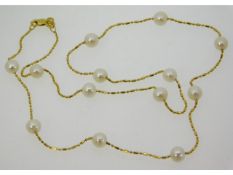 An 14ct gold necklace set with cultured pearl, 17in long, 4.9g