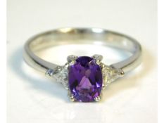 A platinum ring set with diamond & amethyst, 3.4g,