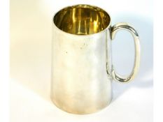 A Victorian 1898 Sheffield silver tankard by Henry Atkins Bros. 263.4g