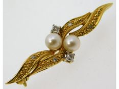 An 18ct gold Mappin & Webb brooch set with cultured pearls & six small diamonds, 3.1g, 31mm wide x 8