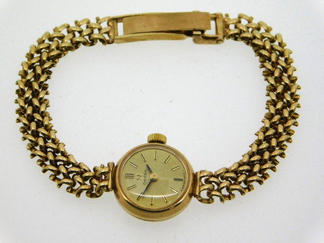 A ladies 9ct gold Omega wrist watch, case diameter 17mm, 6.5in long, 15g, currently running