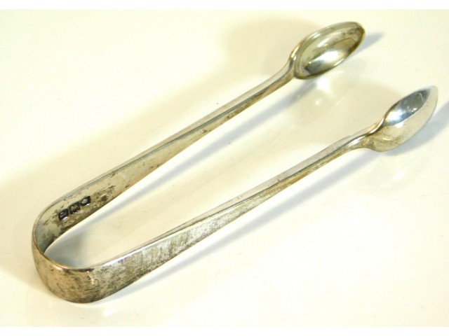 A pair of Victorian 1899 London silver sugar tongs