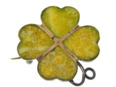 A silver & green stone shamrock brooch, 20mm diame