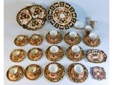 Forty pieces of Royal Crown Derby 2451 imari patte