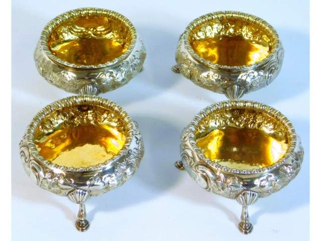 Four gilded Victorian 1858 London silver salts by Daniel & Charles Houle, 289g, monogrammed