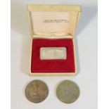 A cased Franklin Mint 1974 silver Christmas ingot