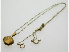 A 9ct gold locket & chain, 1.25g, a/f