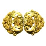 A gilt belt buckle, 12g