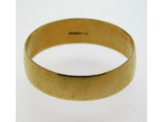 A 9ct gold band, 2.3g, size V/W