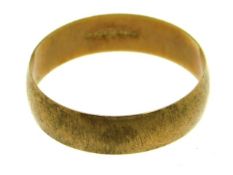 A 9ct gold band, 2.4g, size V/W