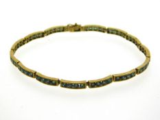 A 9ct gold bracelet set with emerald, 7.1g
