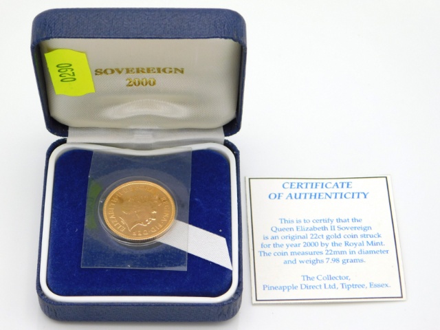 A cased 2000 Elizabeth II full gold sovereign