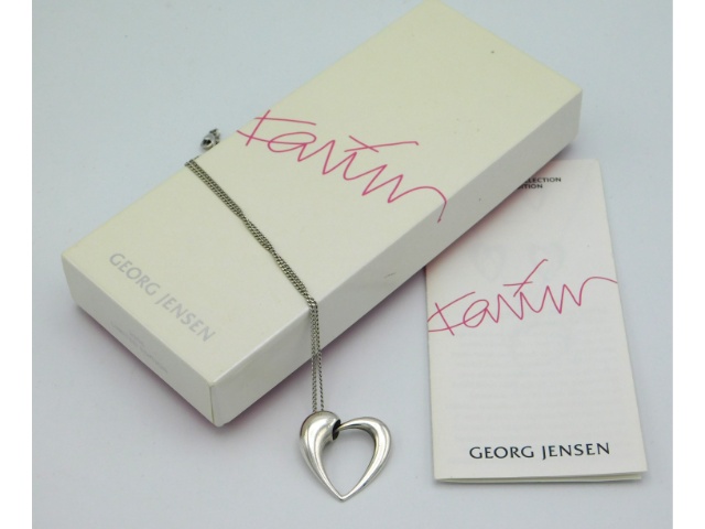 A silver Georg Jensen chain & heart shaped pendant with box, 17in long, 25mm pendant, 11.7g