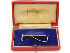 A 1965 9ct two colour gold riding crop stock pin with its Swaine, Adeney & Brigg box, 50mm long, 4.2