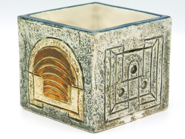 A Troika pottery cube by Tamsin Ruhrmund, bought in 1979, 3.25in high x 3.625in square, two small ch