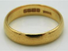 A 22ct gold band, size Q/R, 5.1g