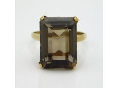 A 9ct gold ring set with smoky quartz, 6.4g, size Q