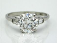 A platinum diamond ring with centre bright, lively centre diamond of approx. 2.36ct & two baguette c