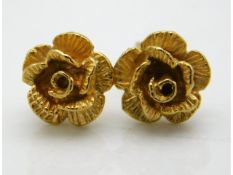 A pair of 9ct gold rose earrings, 1.5g