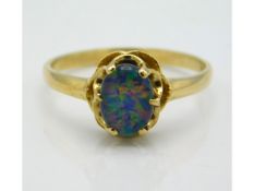 A 9ct gold ring set with black opal doublet, 2g, size P