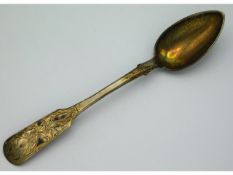 An 1850 Russian silver teaspoon with chased decor, 21g