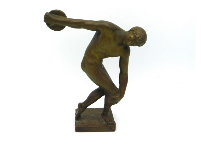 A 20thC. bronze Discobolus ornamental figure, 7.25