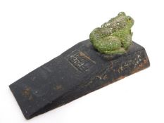 An early 20thC. cast iron toad door wedge, 6.25in