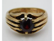 A 9ct gold garnet ring, size K/L, 5.5g