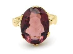 A 9ct gold ring set with possibly tourmaline, size