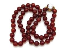 A carnelian necklace, set with a 9ct gold clasp, 2