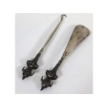 A silver topped novelty jester shoe horn & button