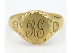 A 9ct gold signet ring, Z+1, 6.6g