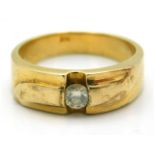 A gents 9ct gold solitaire ring set with 0.25ct diamond 7.7g, size V