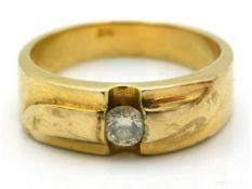 A gents 9ct gold solitaire ring set with 0.25ct diamond 7.7g, size V