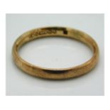 A 9ct gold band, 2g, size N