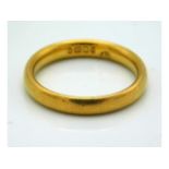 A 22ct gold band, 4.4g, size L/M