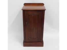 A mahogany pot cupboard, 29.5in tall x 15in wide x