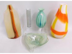 A quantity of decorative art glass, largest 14.25i
