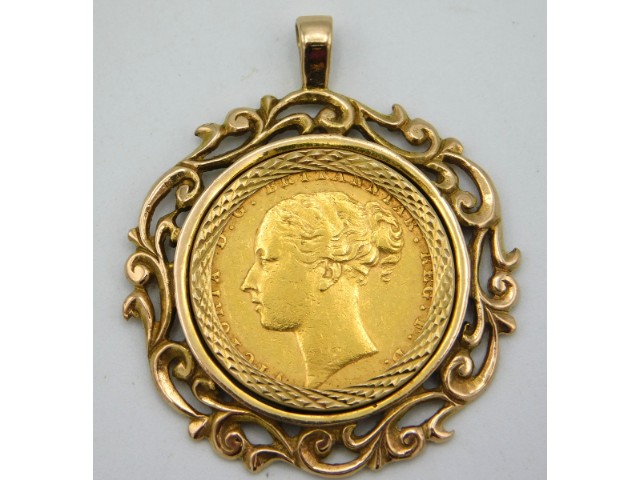 A mounted Victorian young head, 1876 full gold sov